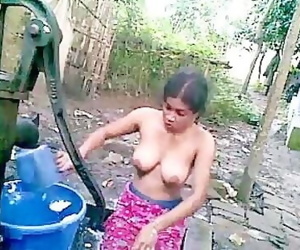 孟加拉国 底 女孩 洗澡 室外 和 记录