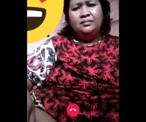 Indonasia 古 女性 性別 電話