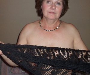 Erotic mature wife Busty Bliss shes lace shawl to spread..