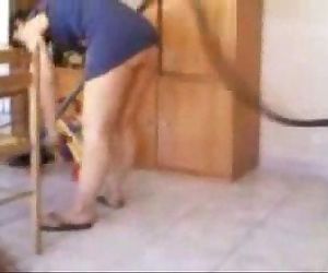 Taping my mom cleaning house with no panty - 17 sec