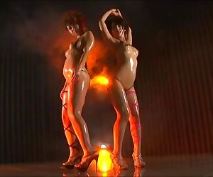 Erotik dansçılar Petrol mikro Bikini Kanae Ruka Wakana Minami