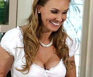 Scarlet rosso e Tanya Tate a mommys girlhd