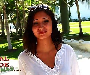 Caliente latina Adolescente Jade Jantzen Consigue un Aceitoso Masaje 2 min