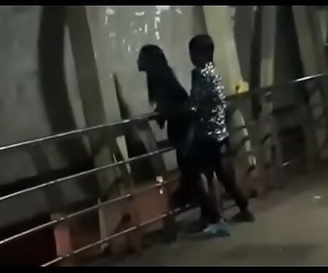 openbaar geslacht op mumbai brug 2 min