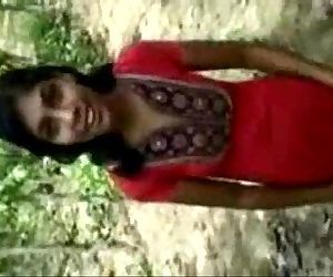 indyjski wieś Dziewczyna przejebane w dżungla 8 min