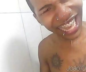 Joao O safado mostrando een buceta da Novinha de 18 ,..